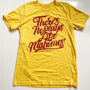 NWOT There’s No Plays Like Mahomes 🏈 Women’s Tee